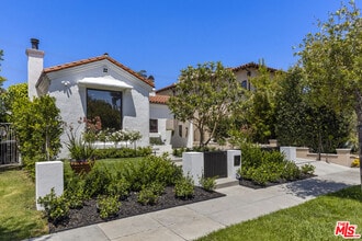 Building Photo - 8607 Clifton Way