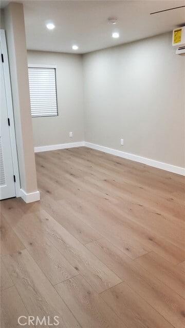 Building Photo - 549 E La Deney Dr