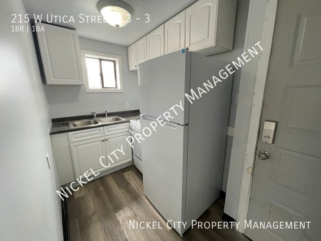 Building Photo - 215 W Utica St