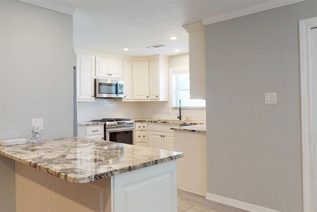 Foto del edificio - 5850 Braesheather Dr