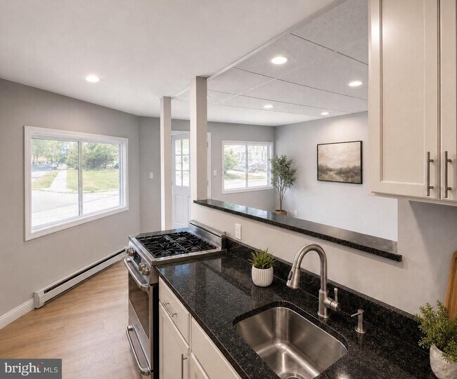 Foto del edificio - 4601 Strauss Ave