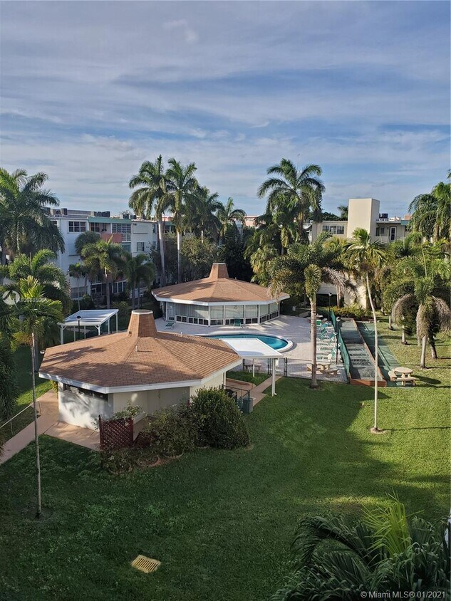 Primary Photo - 1333 E Hallandale Beach Blvd