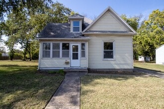 Building Photo - 909 Rangeline St