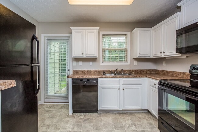 Foto del edificio - 1051 Wedgewood Ct NE