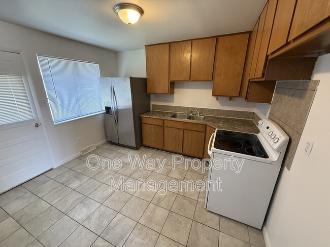 Building Photo - 122-124 12th Avenue - 124
