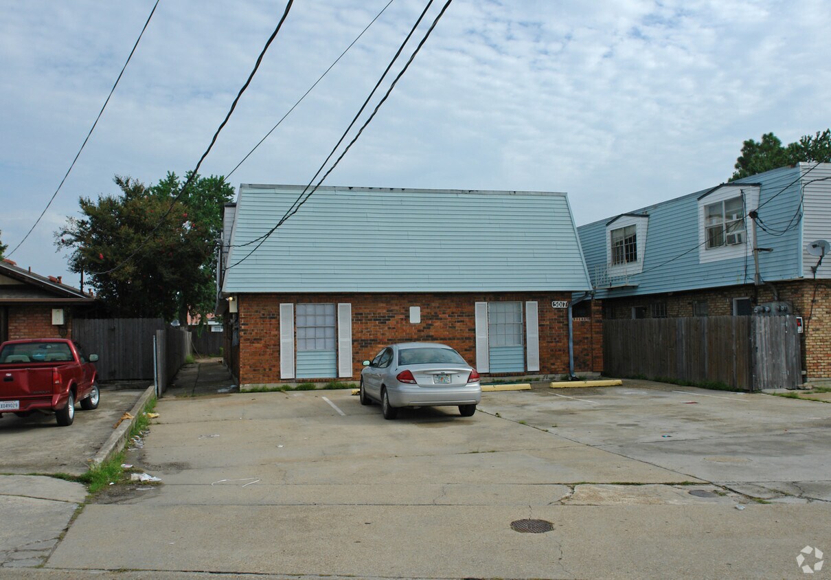 Primary Photo - 5017 Yale St
