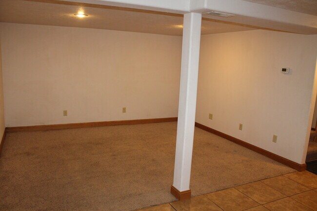 Living Room - 1425 E Cherry St
