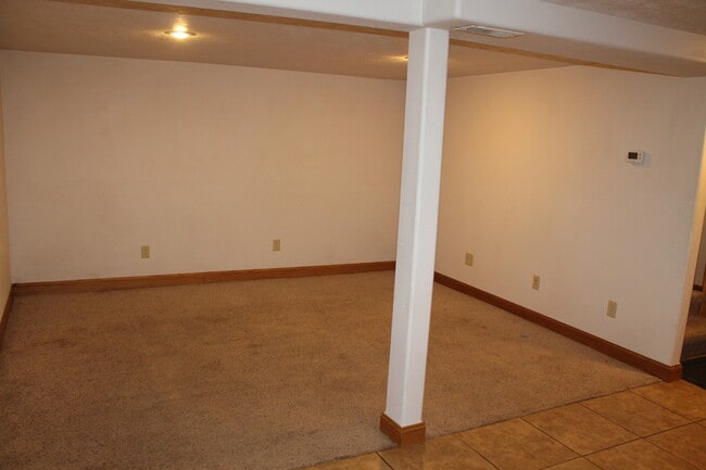 Living Room - 1425 E Cherry St