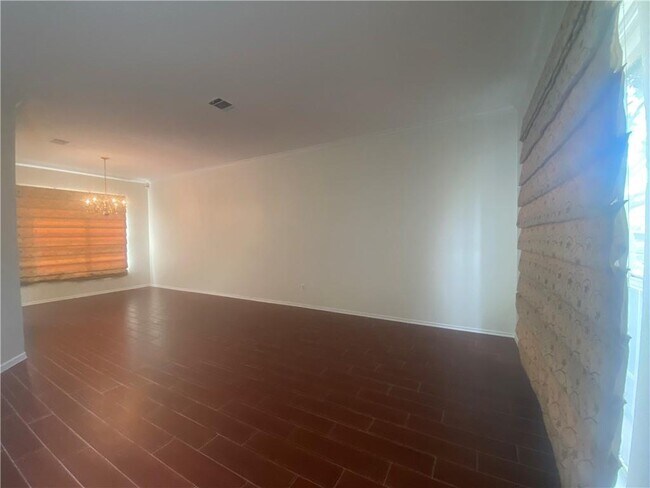 Foto del edificio - 1736 Woods Blvd