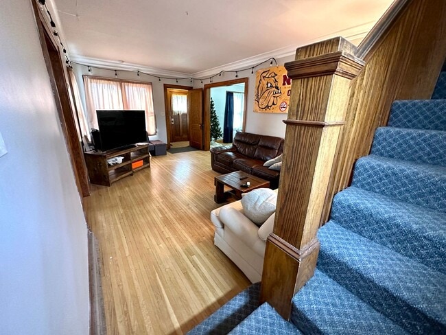 Building Photo - AVAILABLE NOW - 4 Bed, 2 Bath Chester Park...
