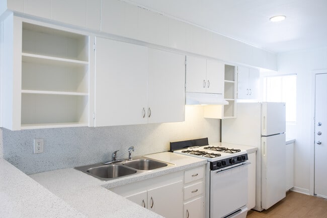 Building Photo - Lantana Apartments