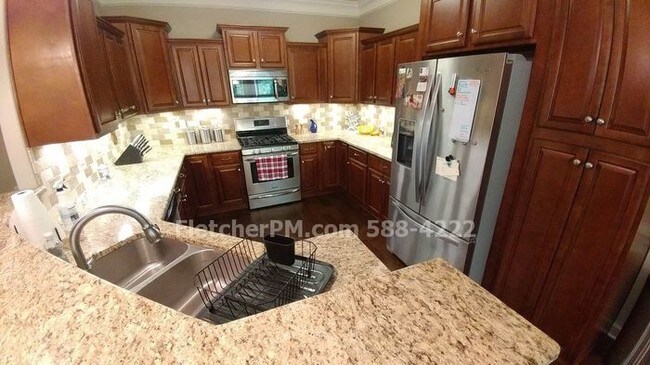 Foto del edificio - 3205 Village East Dr