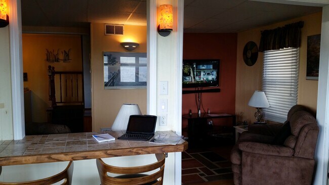 Foto del edificio - 2372 Lakeside Dr