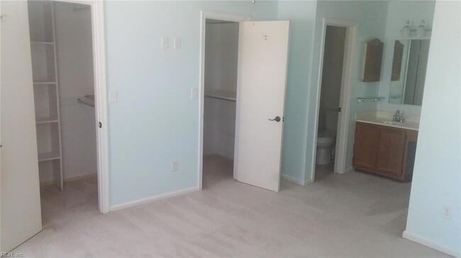 Building Photo - 208 Henwick Ct