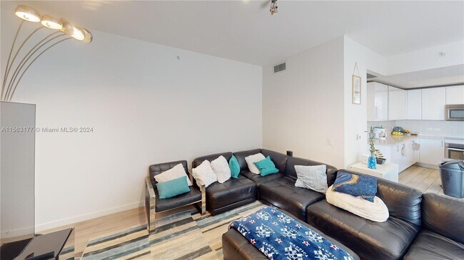 Foto del edificio - 999 SW 1st Ave