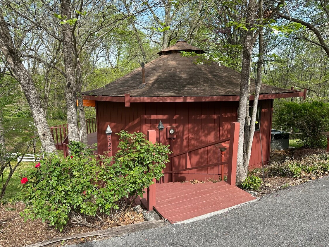 Foto principal - 325 Poplar Hill Ln