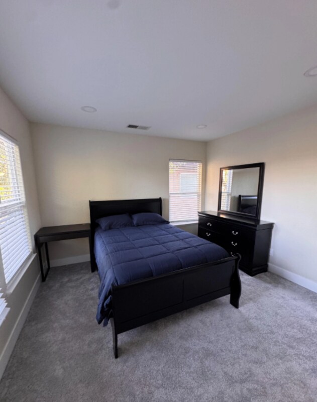Foto principal - 660 Greg Thatch Cir