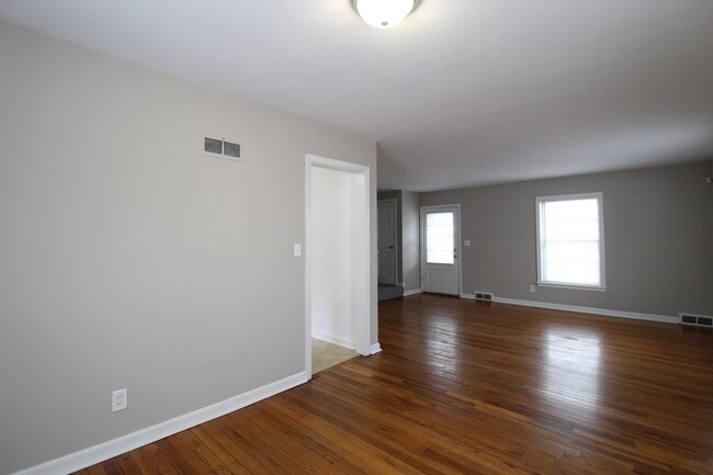Building Photo - 2 Bedroom 1 Bath Duplex In The Waldo Area