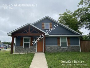 Building Photo - 1004 S Armstrong Ave