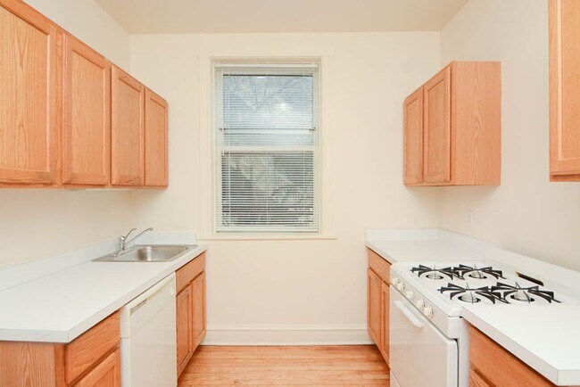 Foto del edificio - 2443 W Sunnyside Ave