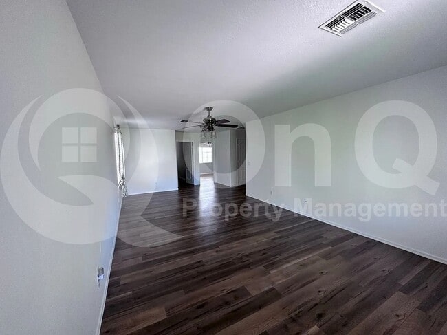 Building Photo - 6521 S Emerald Dr