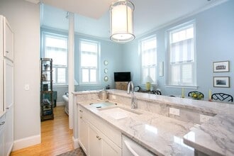 Building Photo - 32 Carey St