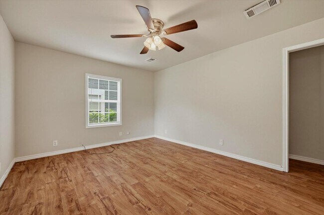 Foto del edificio - 2112 W Bond St