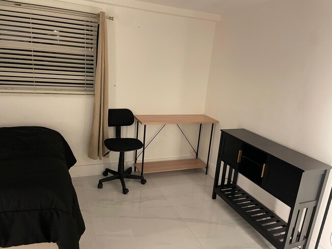 Foto del edificio - 1033 NW 7th Ter