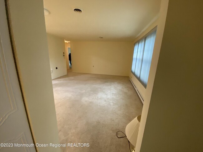 Building Photo - 18 Gramercy Ln
