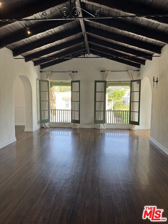 Foto del edificio - 8210 Willoughby Ave
