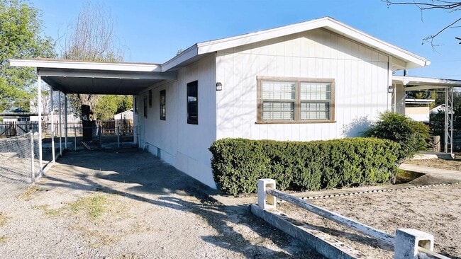 Building Photo - 405 E Bowie St