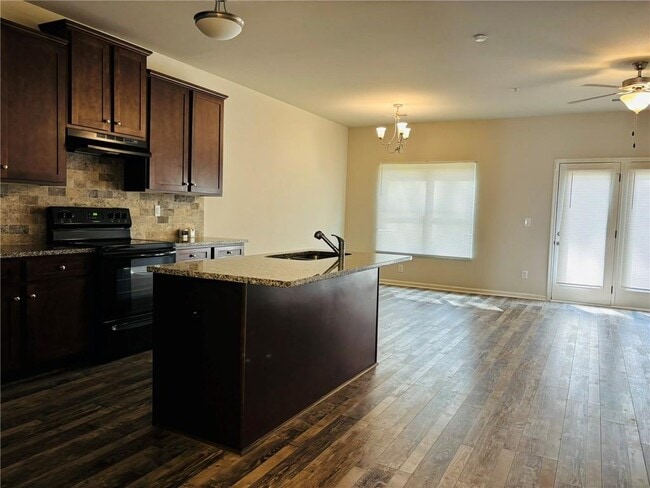 Building Photo - 1545 Iris Walk