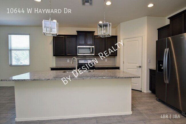 Building Photo - Like-New 4BR/3BA Corner Lot Home in Gladde...