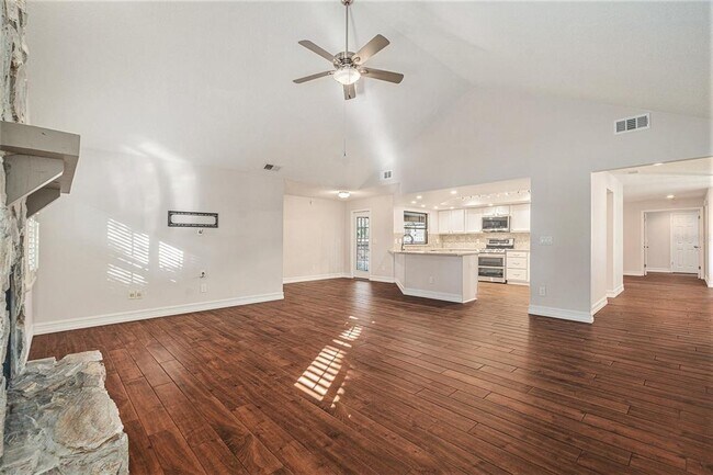 Foto del edificio - 505 Cullen Ct