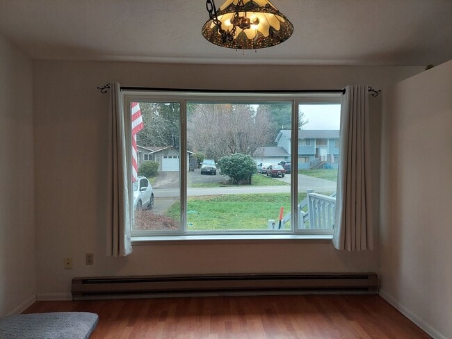 Building Photo - 3 Bedroom Home in Edgewater Estates!