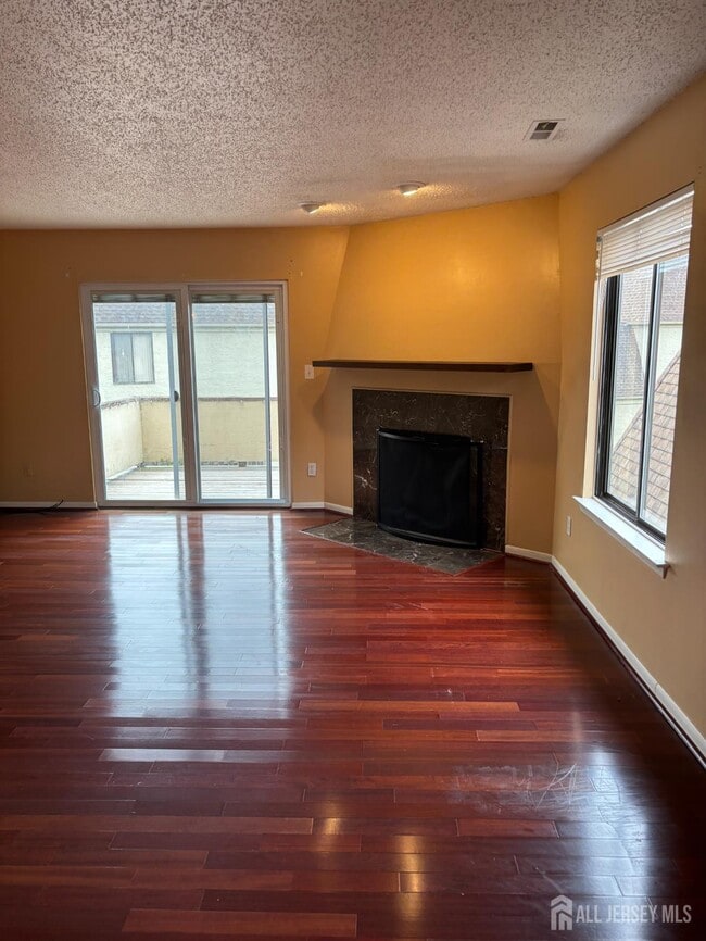 Foto del edificio - 92 Gate House Ln