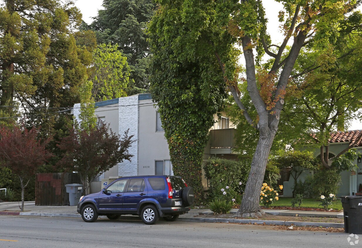 Building Photo - 2220 Park Ave