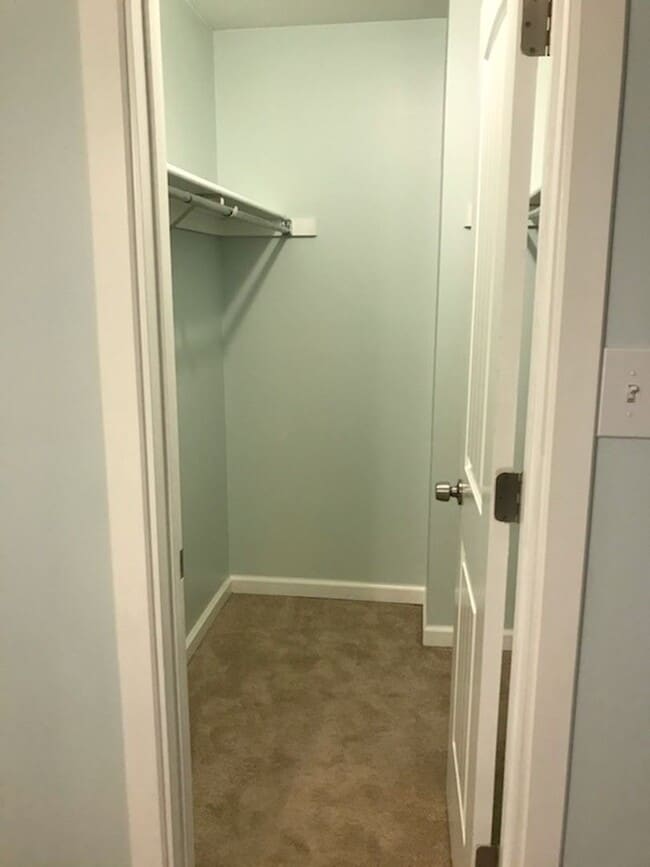 Building Photo - Updated, Spacious 5 Bed/2 Bath in North Lo...