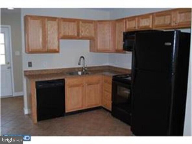 Foto del edificio - 604 Green Tree Ln