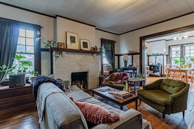 Sala de estar - 602 S Broadway Ave