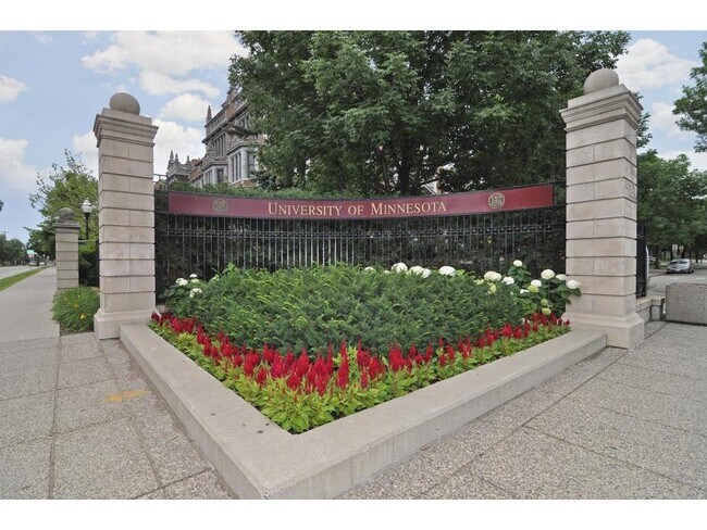 Foto del edificio - 2600 University Ave SE