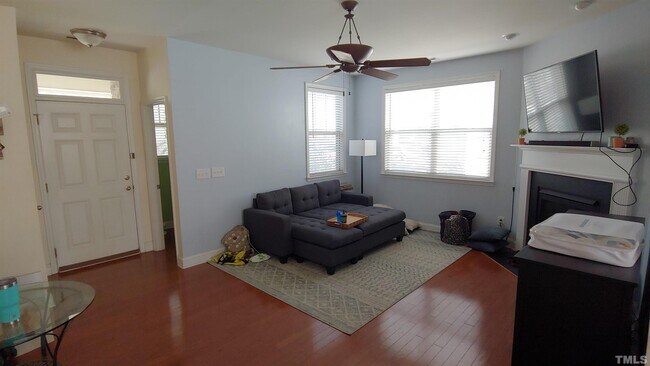 Building Photo - 557 Abbey Fields Loop