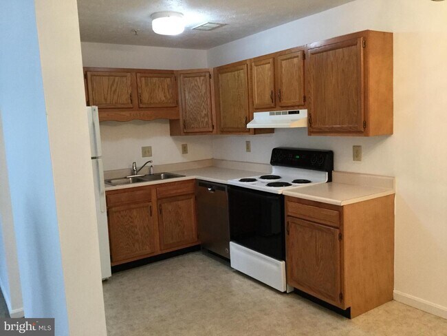 Building Photo - 245-K-7 Brandy Ct