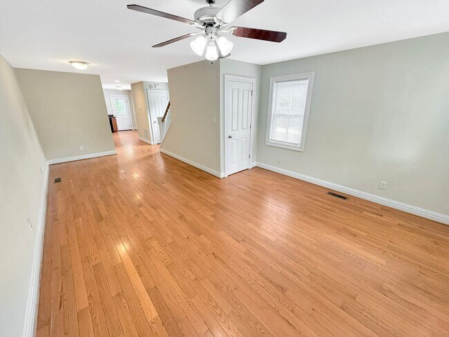 Foto del edificio - 5 Bedroom Home in VCU Area - Move in Speci...