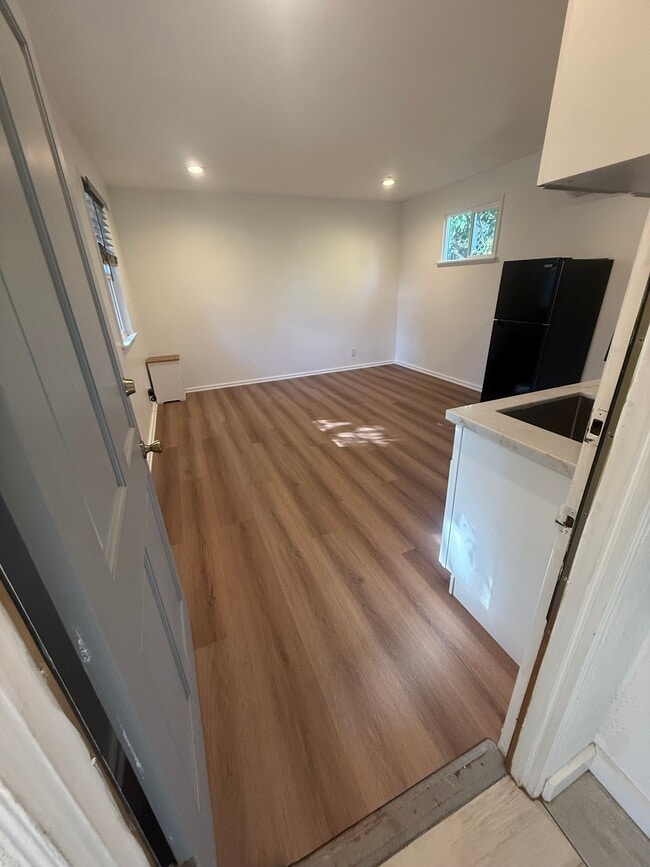 Building Photo - 14039 Gilmore St