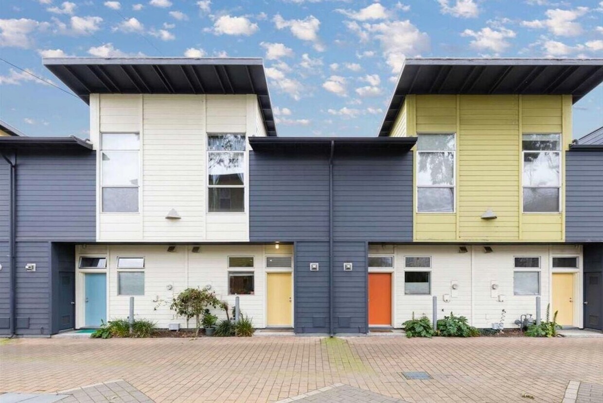 Primary Photo - Modern 2-Story Loft-Style Townhouse. $1000...