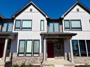 Building Photo - 31 Wingtip Ct