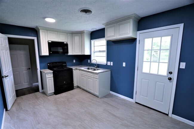 Building Photo - 13365 Blackgum St