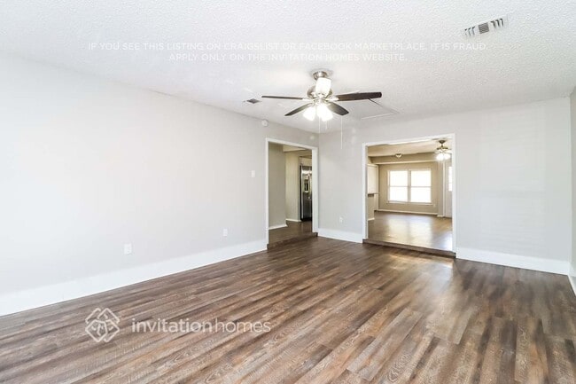 Building Photo - 2212 W Oakdale Rd