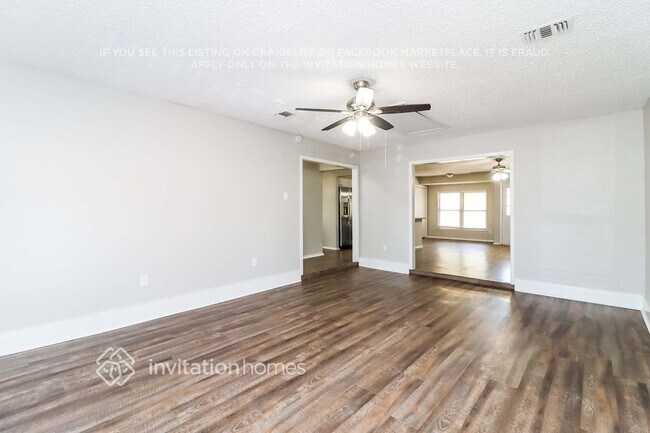 Foto del edificio - 2212 W Oakdale Rd